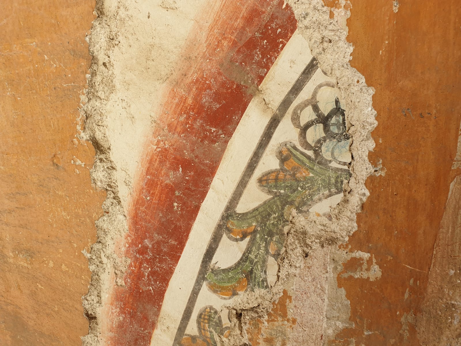 Reste der Wappeneinfassung