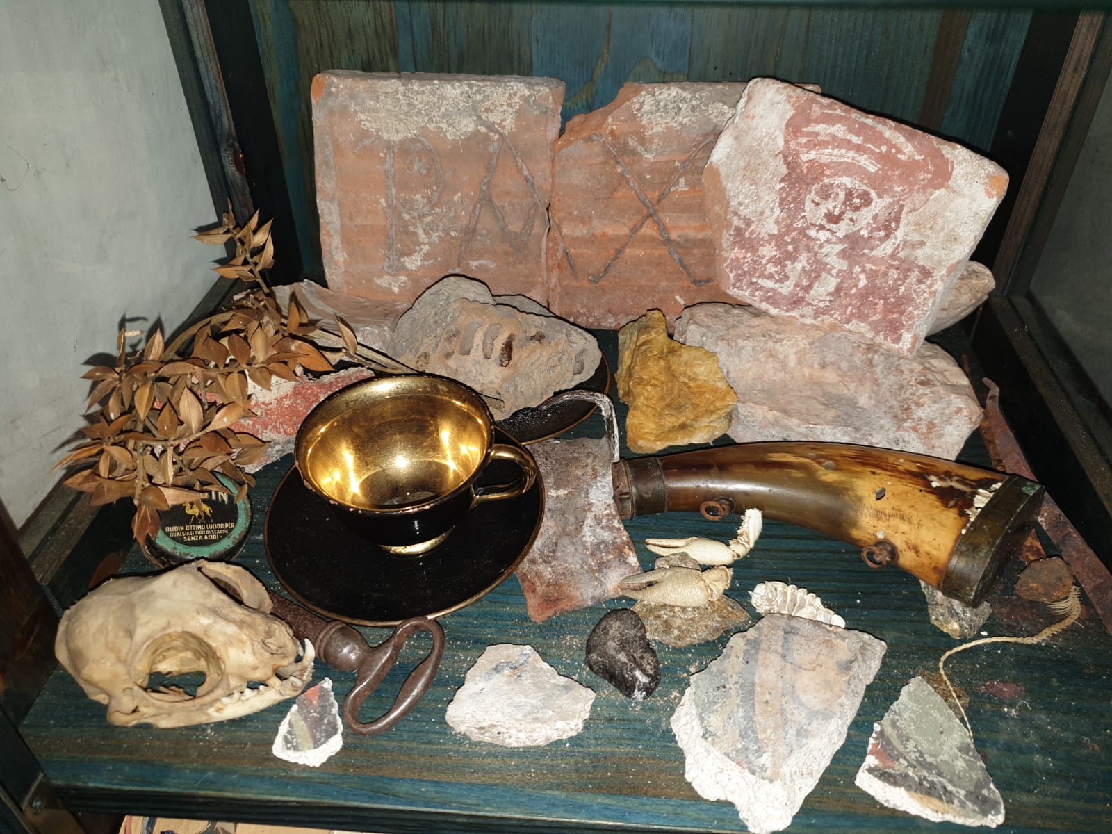 ein kleines “Museum” mit Fundstücken aus den Renovierungsjahren