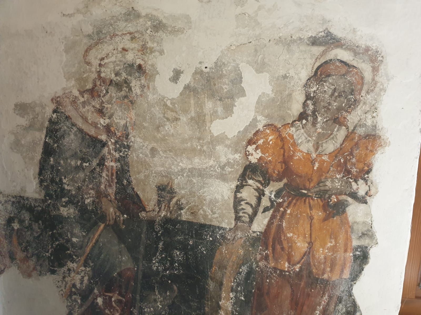 Über dem Schreibtisch: ein Fresko des Heiligen Alessandro und der Heiligen Katharina von 1773