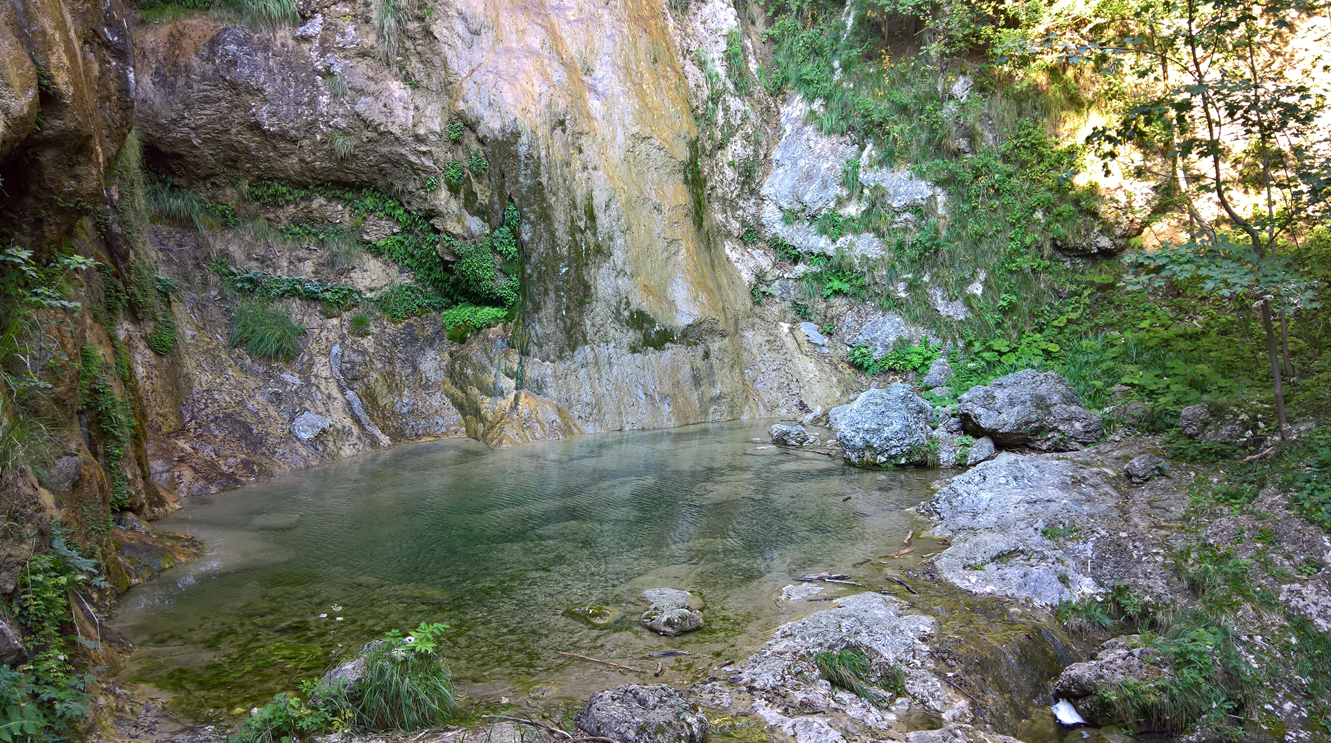 Acqua Seta (Seidenwasser), in einer Stunde von Cecino zu erwandern